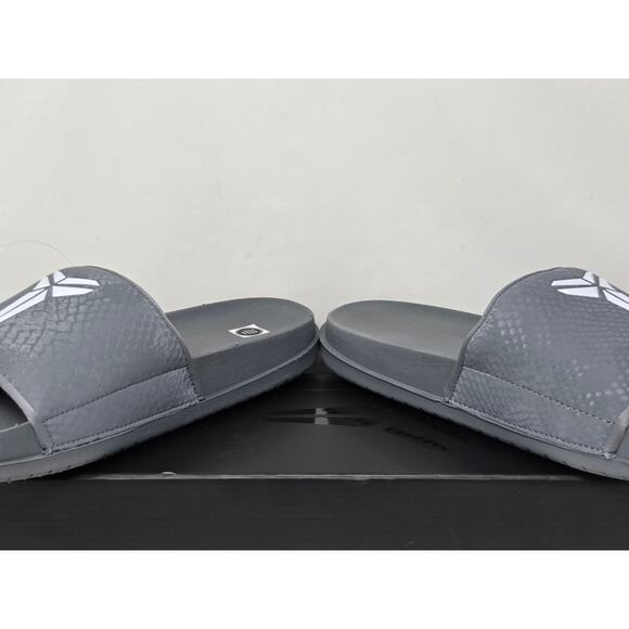 DS Nike Kobe Offcourt Slide COOL GREY IF2870-002